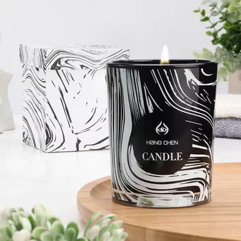 Ароматическая свеча в стакане