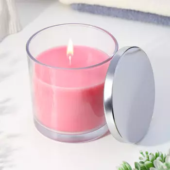 Ароматическая свеча в стакане