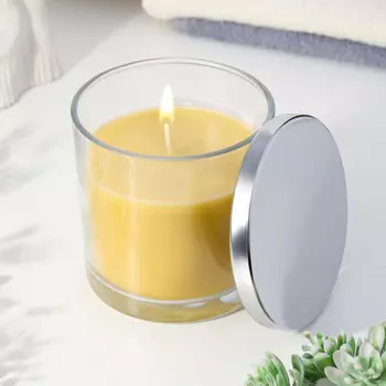 Ароматическая свеча в стакане