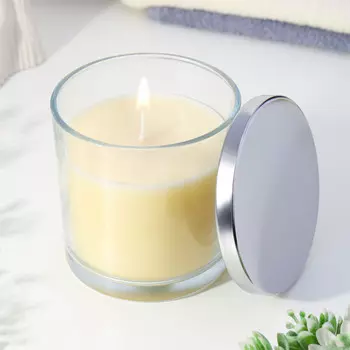 Ароматическая свеча в стакане