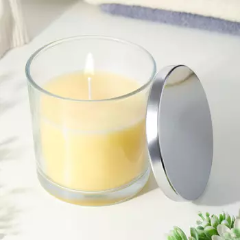 Ароматическая свеча в стакане