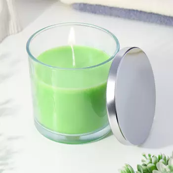 Ароматическая свеча в стакане