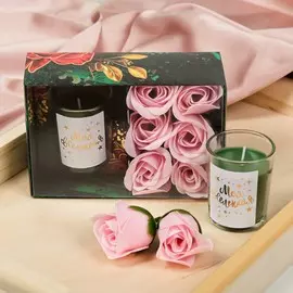 Свеча в стакане и мыльные лепестки