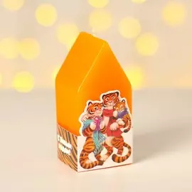 Свеча интерьерная в виде домика