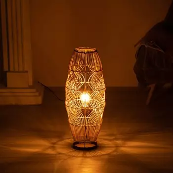 Светильник настольный из ротанга