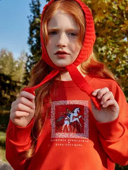 Свитшот для девочек ало-красный с героями сказки