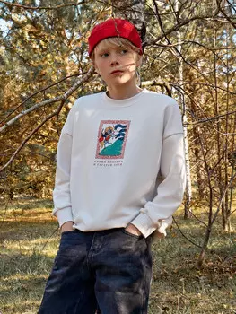 Свитшот для мальчиков бело-бежевый с печатью