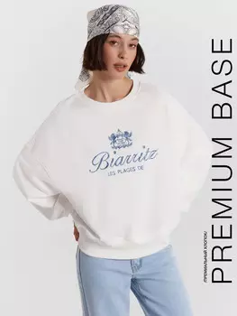 Свитшот женский белый с вышивкой