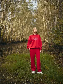 Свитшот женский красный из коллекции «zakaзnik el’nya / заказник ельня»