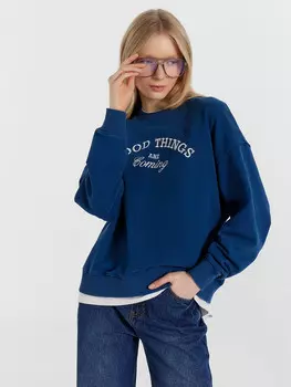 Свитшот женский синий с вышивкой