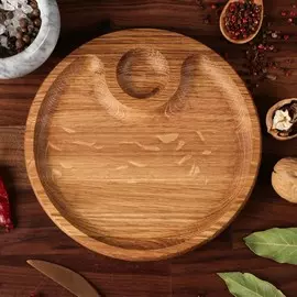 Тарелка-доска для закусок и нарезки, с соусником 20 см, массив дуба