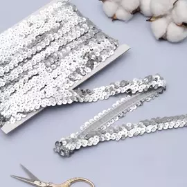 Тесьма декоративная с пайетками, на резинке, 2 см, 9 ± 0,5 м, цвет серебряный