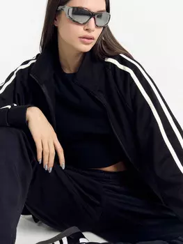 Толстовка женская черная со светло-молочными лампасами