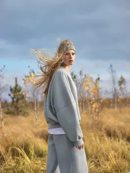 Толстовка женская голубая оверсайз из коллекции «zakaзnik el’nya / заказник ельня»