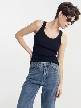 Топ женский в черном цвете