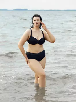 Трусы купальные женские в черном цвете