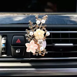 Украшение в дефлектор автомобиля