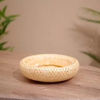 Корзинка плетеная, из бамбука 20х20х7 см