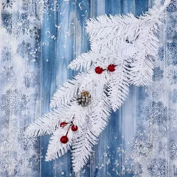 Новогодняя еловая ветка