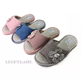 Женские тапочки