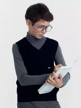 Жилет для мальчиков в черном цвете