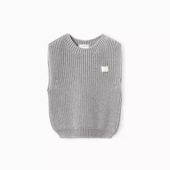 Жилет вязаный
