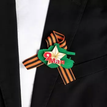 Значок деревянный с лентой