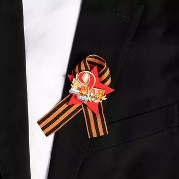 Значок деревянный с лентой