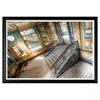 Арт-постер старинная лестница в черной рамке