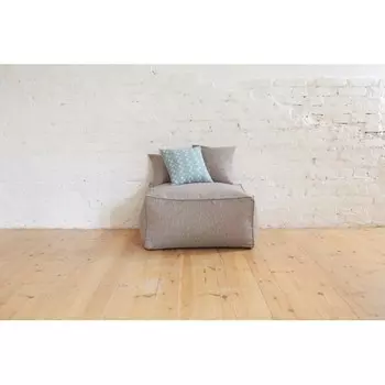 Бескаркасный пуф бежевого цвета