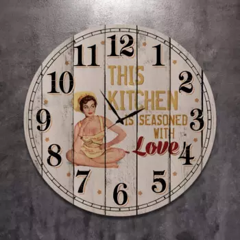 Часы настенные для кухни бежевого цвета