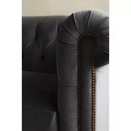 Диван Chesterfield темно-серого цвета