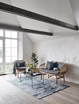 Диван из ротанга с подушками