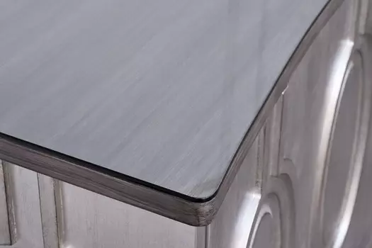 Дизайнерский комод серебряного цвета с медальонами