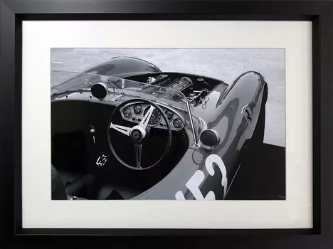 Фотография Ferrari в итальянском деревянном багете