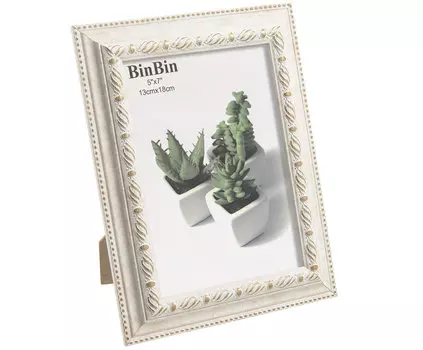 Фоторамка из пластика золотого цвета