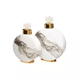 Керамическая ваза белого цвета с крышкой