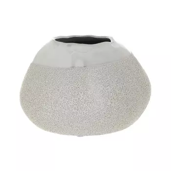 Керамическая ваза молочного цвета