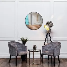 Кофейный стол из стекла со стальными ножками