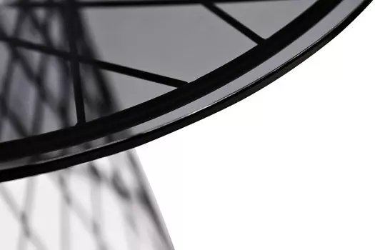 Кофейный стол со стеклянной столешницей