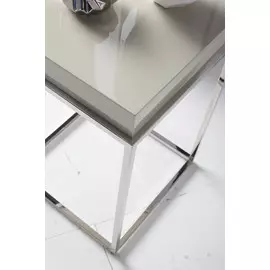 Кофейный столик белого цвета