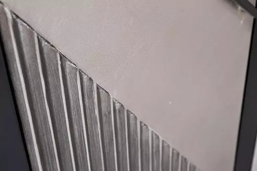 Комод из дерева и стекла с двумя дверцами