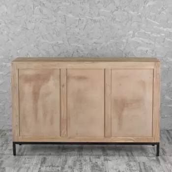 Комод с тремя ящиками бежевого цвета