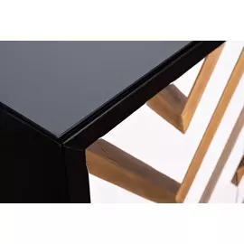 Комод со стеклянным фасадом и ромбовидным декором