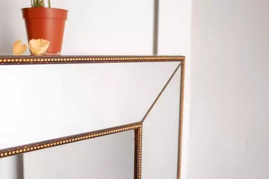 Консоль Gold с зеркальной поверхностью