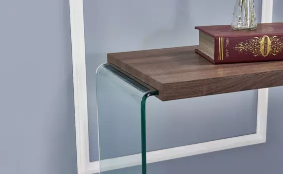 Консоль с основанием из гнутого стекла