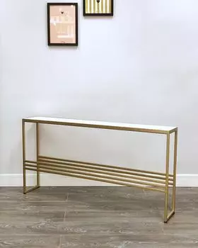 Консоль золотистого цвета с мраморной столешницей