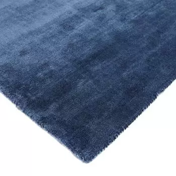 Ковер Guitou из вискозы темно-синего цвета 160x230