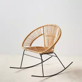 Кресло-качалка бежевого цвета