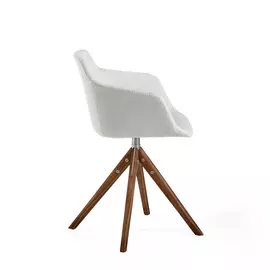 Кресло светло-серого цвета